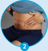תמונה של אדם נוגע בבטן שלו